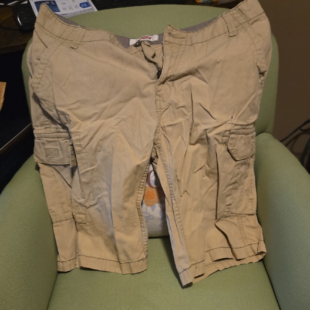 Levi's Beige Cargo Shorts